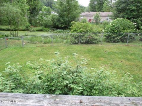 27 N Castle Dr, Springfield, MI 49037 photo 9
