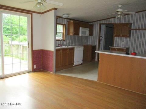 27 N Castle Dr, Springfield, MI 49037 photo 3