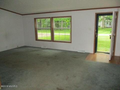 27 N Castle Dr, Springfield, MI 49037 photo 5