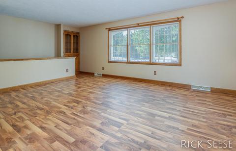 13176 Shutter Dr SE, Lowell, MI 49331 photo 2