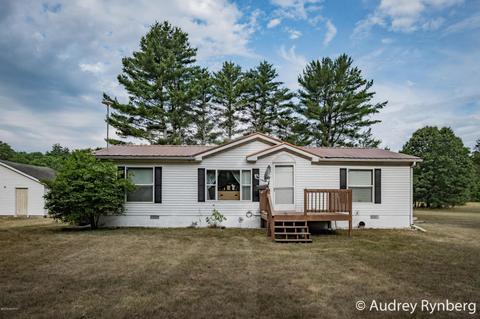 3143 S Locust Ave, White Cloud, MI 49349 photo 3