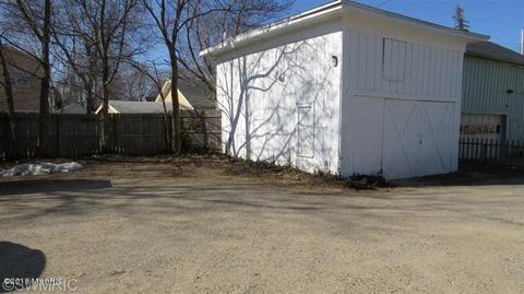 318 E Bridge St, Plainwell, MI 49080 photo 4