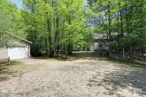 708 N Osborn Ave, White Cloud, MI 49349 photo 3