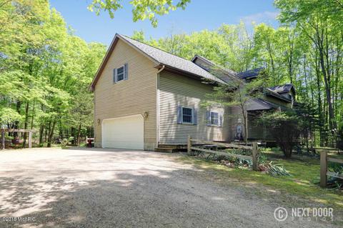 708 N Osborn Ave, White Cloud, MI 49349 photo 1