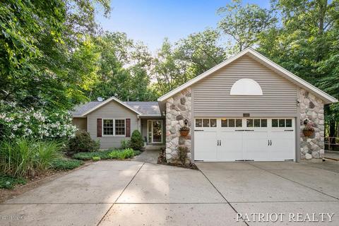 968 Spaulding Ave SE, Ada, MI 49301 photo 2