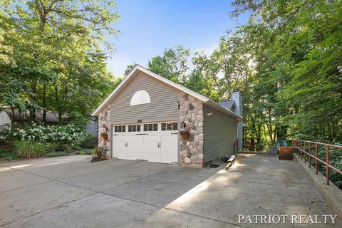 968 Spaulding Ave SE, Ada, MI 49301 photo 3