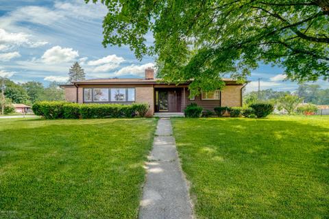 4242 Waterview Dr, Vicksburg, MI 49097