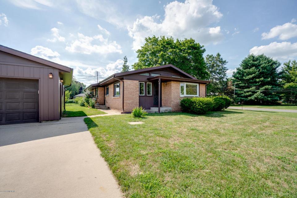 4242 Waterview Dr, Vicksburg, MI 49097 photo 2