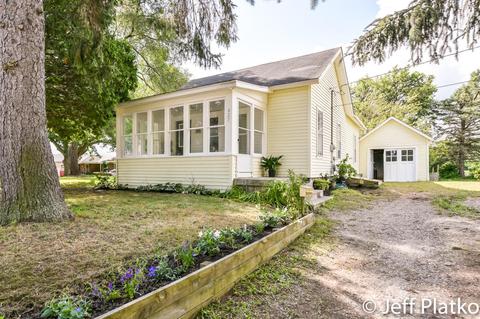 427 E Ann St, Belding, MI 48809 photo 1
