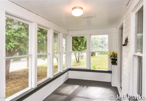427 E Ann St, Belding, MI 48809 photo 4