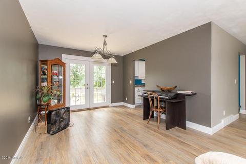 109 N Drive Dr E, Marshall, MI 49068 photo 8