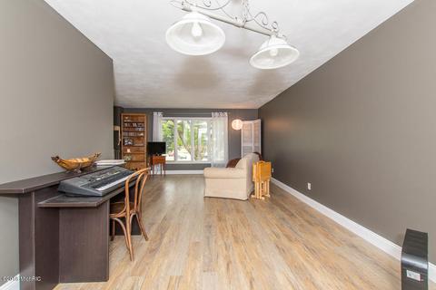 109 N Drive Dr E, Marshall, MI 49068 photo 7