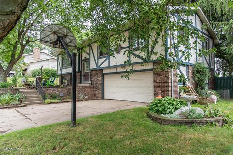 109 N Drive Dr E, Marshall, MI 49068 photo 3