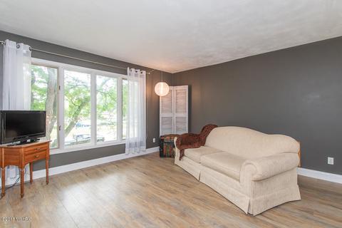 109 N Drive Dr E, Marshall, MI 49068 photo 6