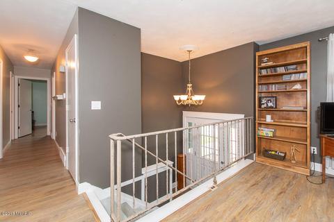 109 N Drive Dr E, Marshall, MI 49068 photo 4