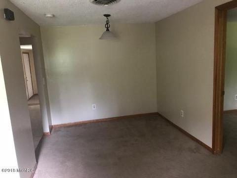 301 Potter Ave, Lansing, MI 48910 photo 3