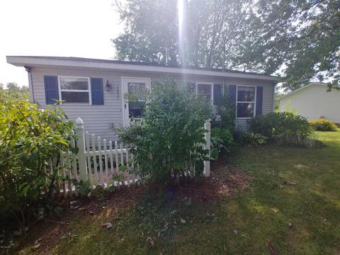 10935 Cedar St, Honor, MI 49640 photo 1