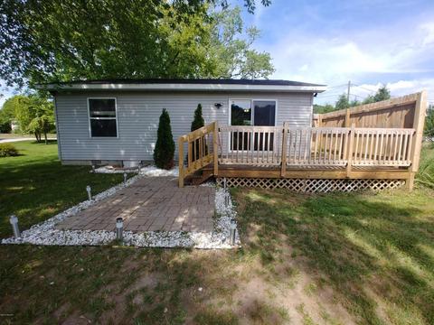 10935 Cedar St, Honor, MI 49640 photo 3