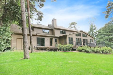 8095 Ginger Brook Ct SE, Ada, MI 49301 photo 1
