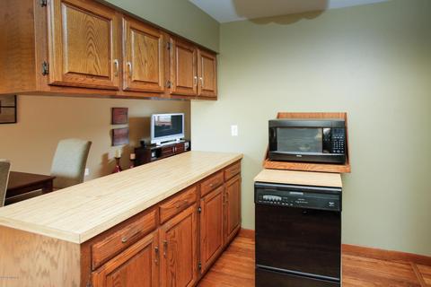 505 Forest Ct, Marshall, MI 49068 photo 8