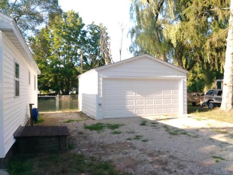 935 E Adda St, White Cloud, MI 49349 photo 4