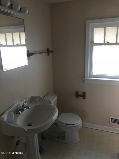 413 W Maple St, Lansing, MI 48906 photo 6