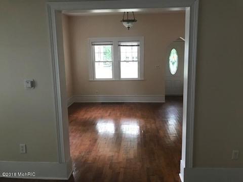 413 W Maple St, Lansing, MI 48906 photo 9