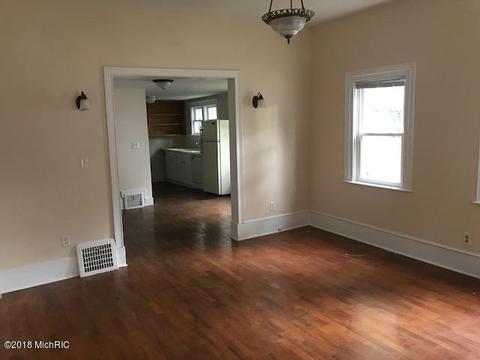 413 W Maple St, Lansing, MI 48906 photo 2