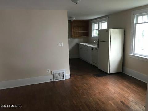 413 W Maple St, Lansing, MI 48906 photo 3
