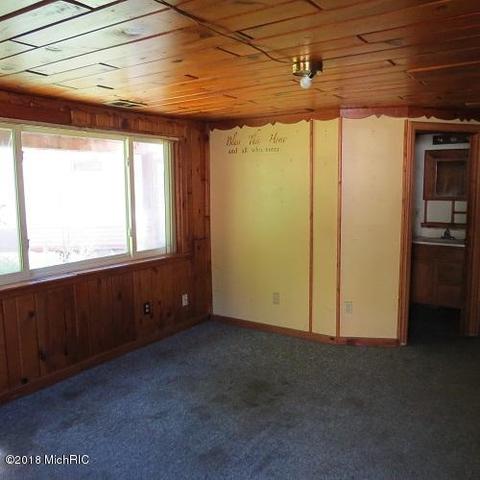 110 Sutherland Dr NW, Stanton, MI 48888 photo 5