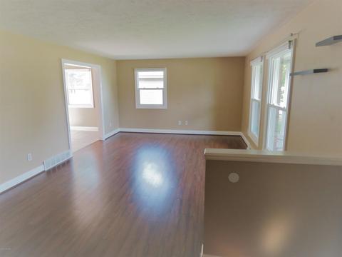 6861 Eric Ave, Jenison, MI 49428 photo 3