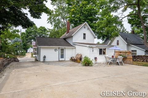 616 S Pleasant St, Belding, MI 48809 photo 3