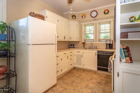 302 Clark St, Buchanan, MI 49107 photo 7
