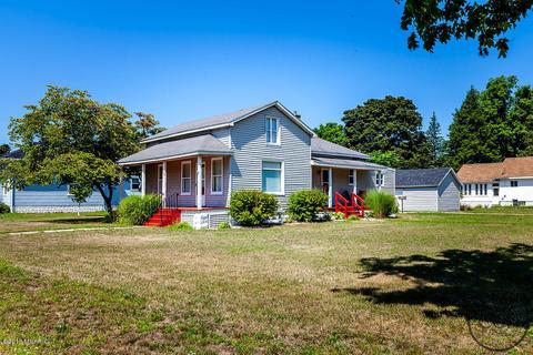 322 E Colby St, Whitehall, MI 49461 photo 1