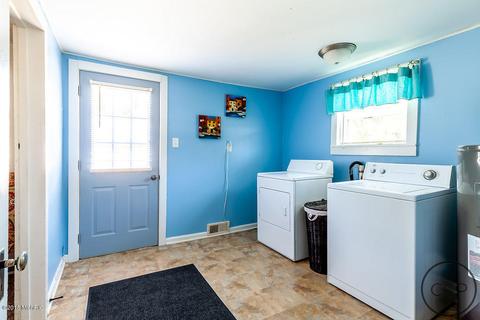 322 E Colby St, Whitehall, MI 49461 photo 10