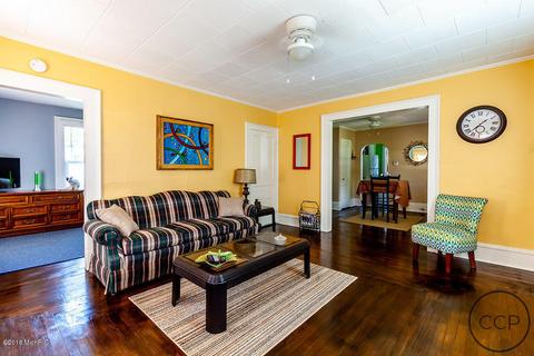 322 E Colby St, Whitehall, MI 49461 photo 4