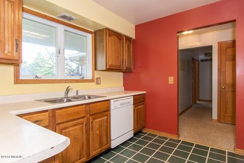 6138 Ormada Dr, Kalamazoo, MI 49048 photo 10