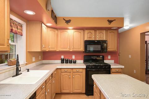 4540 N Evergreen Dr, White Cloud, MI 49349 photo 9
