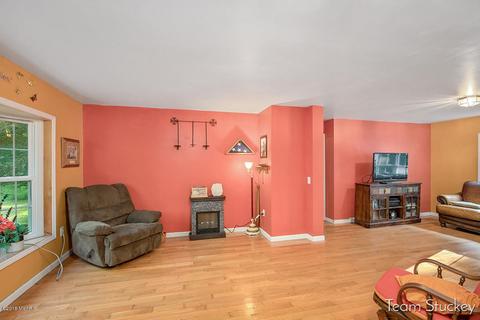 4540 N Evergreen Dr, White Cloud, MI 49349 photo 5