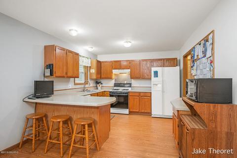 837 Morgan Dr, Belding, MI 48809 photo 11