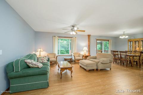837 Morgan Dr, Belding, MI 48809 photo 3