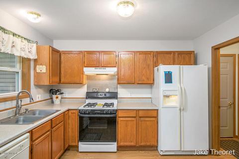 837 Morgan Dr, Belding, MI 48809 photo 7