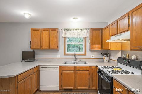 837 Morgan Dr, Belding, MI 48809 photo 9