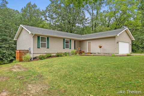 837 Morgan Dr, Belding, MI 48809 photo 2