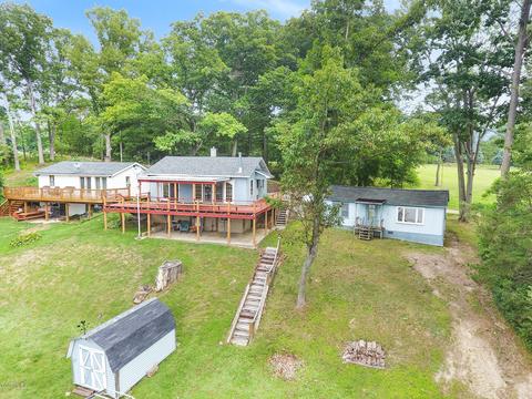 36 Pullin Dr, Gobles, MI 49055 photo 2