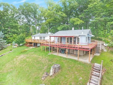 36 Pullin Dr, Gobles, MI 49055 photo 1