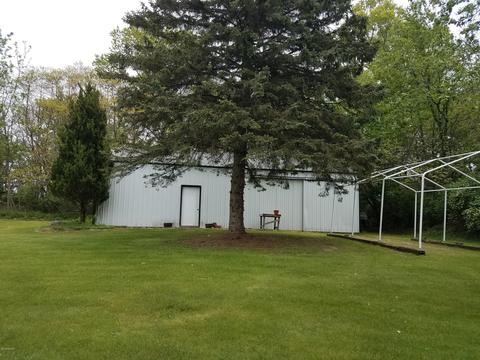 429 Warner St, Whitehall, MI 49461 photo 3