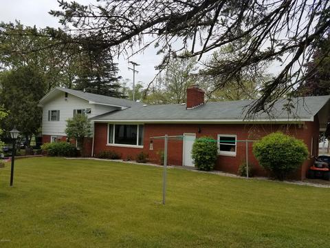 429 Warner St, Whitehall, MI 49461 photo 2