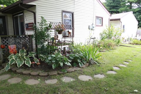 213 Meadow Dr, Augusta, MI 49012 photo 3