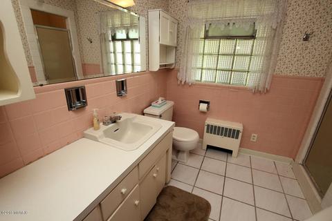 434 E Maple St, Fremont, MI 49412 photo 10